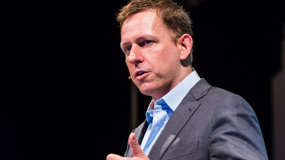 Thiel korábban is állt elő vad ötletekkel, de újságot még nem perelt rommá