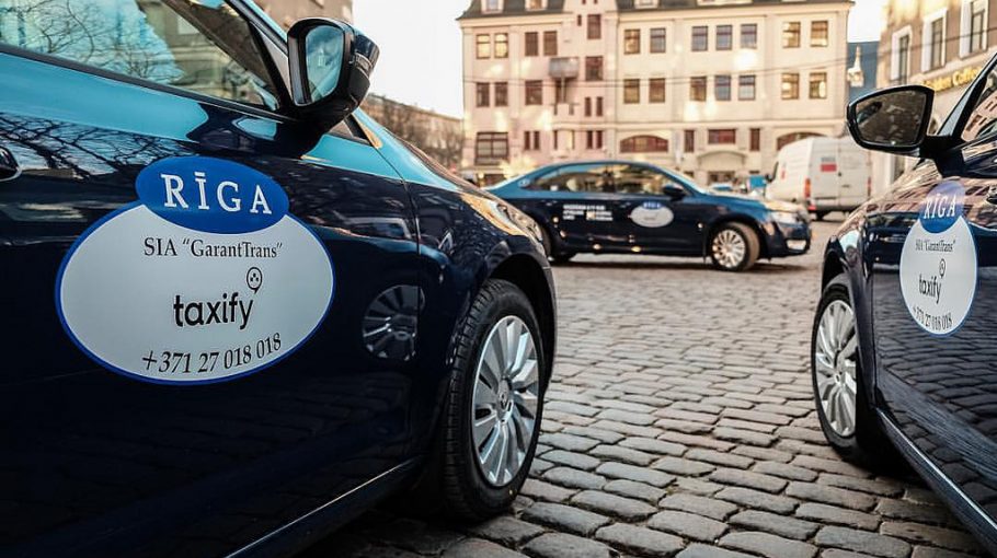 A magyar Taxify kocsik sárgák lesznek, mint a többi társaság taxijai