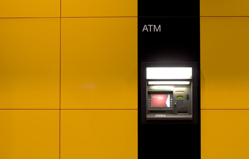 Az utcáról azért nem tűnnek el az ATM-ek, de kevesebbet kell beszélgetni a fallal