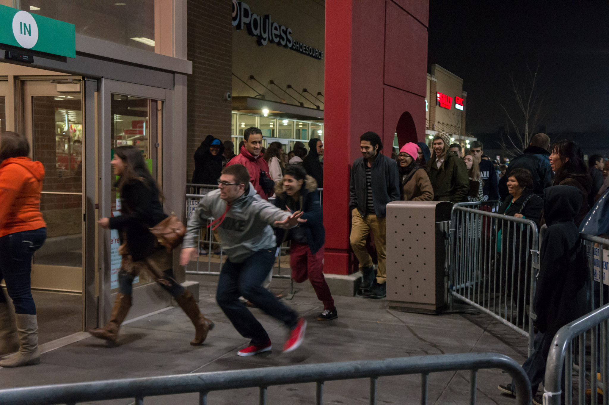 Black Friday egyben nemhivatalos százméteres síkfutási versney