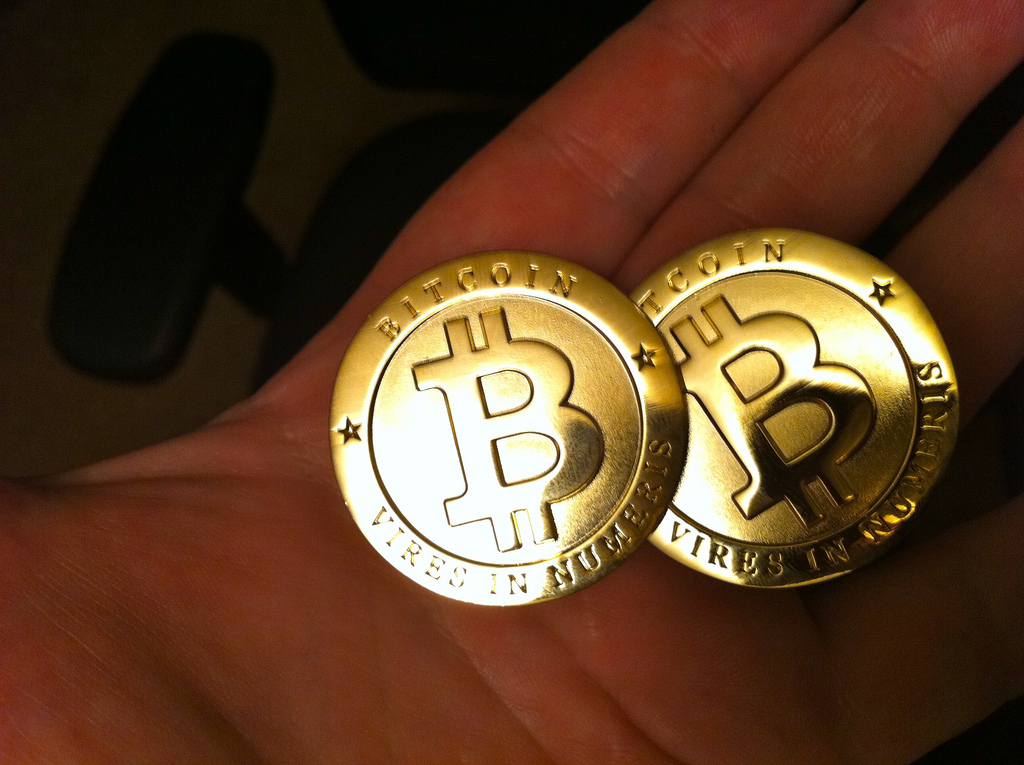 Ez a képen jó eséllyel egy dísz Bitcoin, ami nem ér 2300 dollárt (Fotó: Zach Copley / CC-BY-SA)