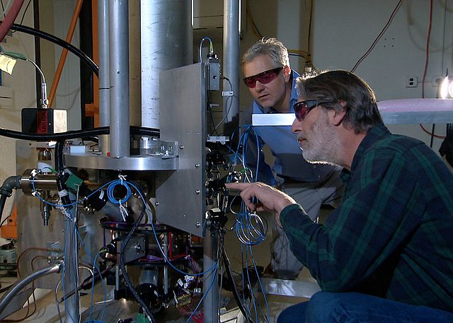 A NIST amerikai szabványügyi hivatal atomórája hozzáadott fizikusokkal