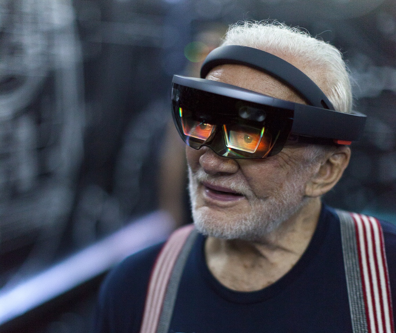 Buzz Aldrin, veterán amerikai űrhajós is kipróbálta a Hololenst a NASA-nál (Fotó: NASA)