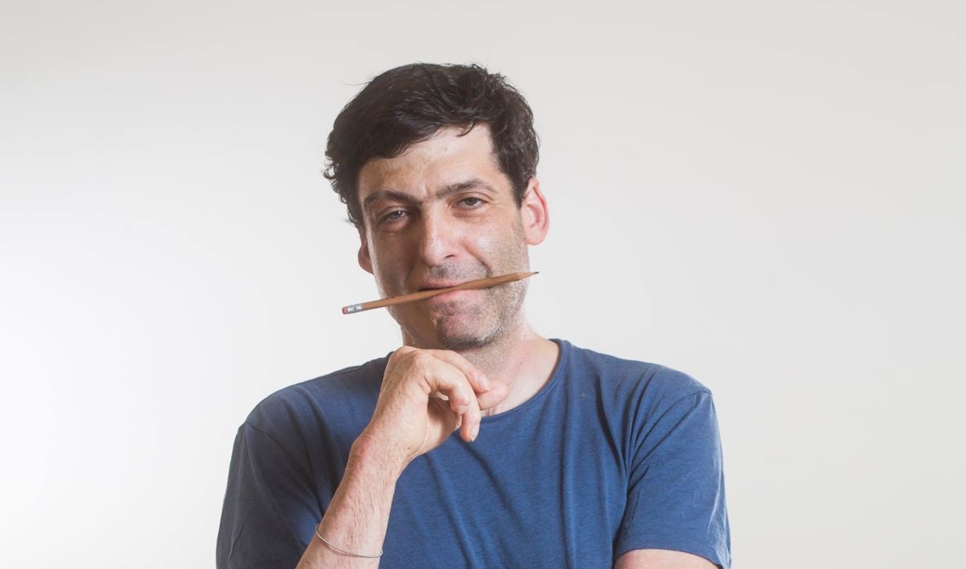 Így néz ki Ariely, amikor stockfotónak álcázza magát (Forrás: Dan Ariely / Facebook)